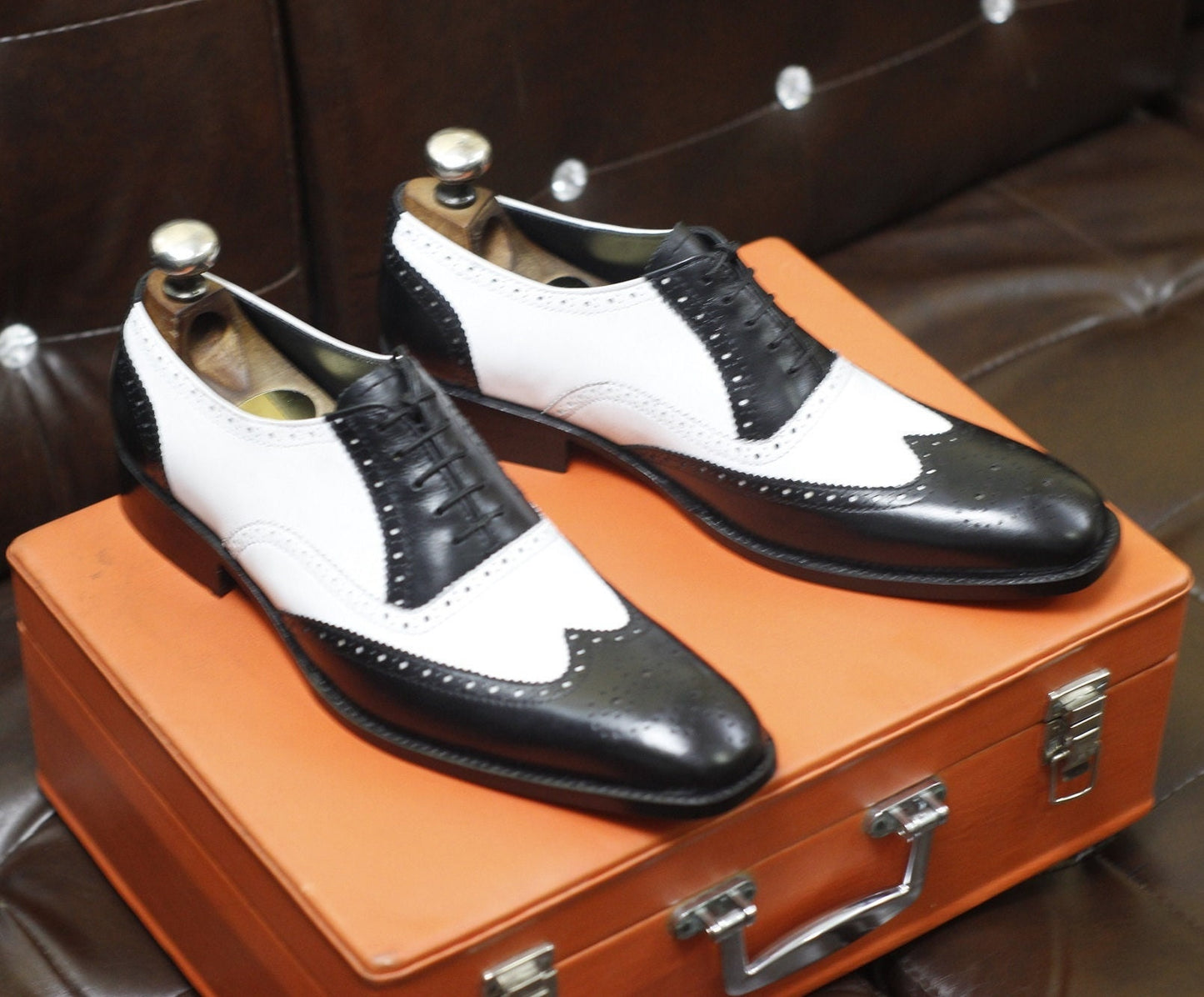 New Men's Handmade Formal Shoes Black White Leather Lace Up Stylish Wing Tip Dress & Formal Wear Shoes